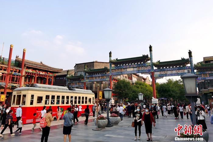 2020年9月26日，北京前門大街游客眾多。<a target='_blank' href='http://www.chinanews.com/' >中新網(wǎng)</a>記者 李金磊 攝
