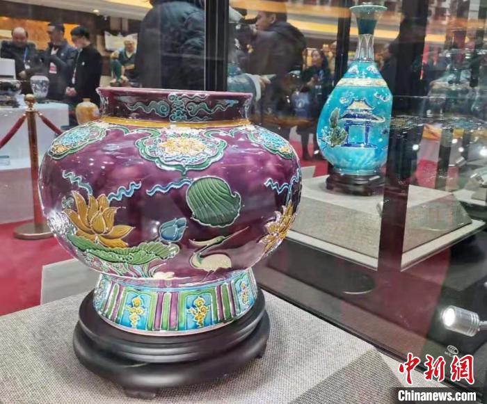 與“唐三彩”齊名的琺華，是古代山西特有的一種低溫釉陶瓷，由琉璃演變而來?！∑顣苑?攝