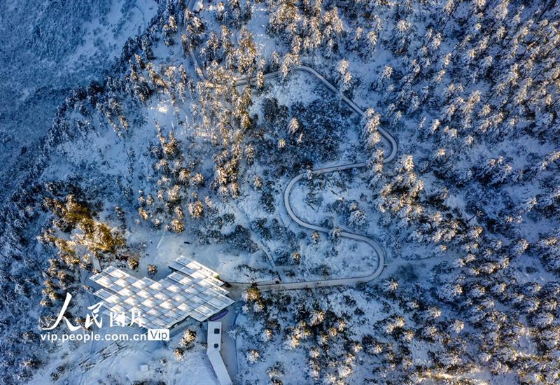 2020年12月23日拍攝的瓦屋山雪景。