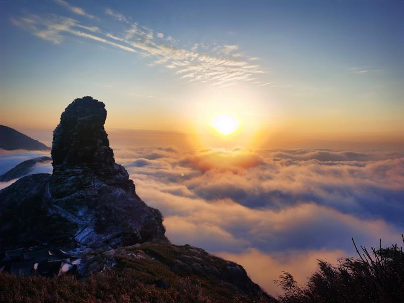  1月17日在貴州銅仁梵凈山拍攝的夕陽云海景觀。