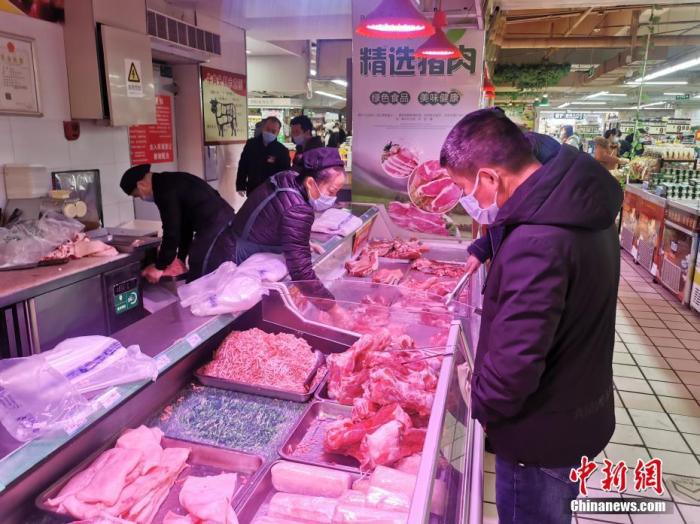 資料圖：民眾在滿洲里一超市內選購。 <a target='_blank' href='http://www.chinanews.com/'>中新社</a>發(fā) 莫鈺 攝