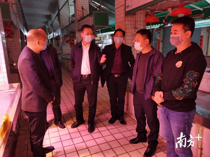 深入一線督導疫情防控措施落實情況。