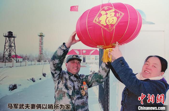 馬軍武夫婦以哨所為家。(翻拍資料圖) 戚亞平 攝