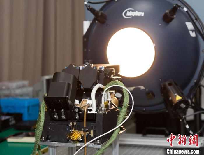 火星礦物光譜分析儀標(biāo)定測(cè)試 上海技物所 供圖 火星礦物光譜分析儀標(biāo)定測(cè)試 上海技物所 供圖