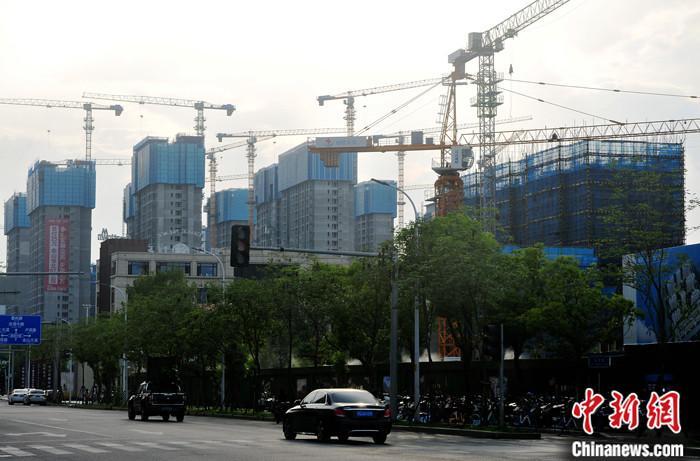 資料圖：福建福州，正在建設(shè)中的房地產(chǎn)樓盤。 <a target='_blank' href='http://www.chinanews.com/'>中新社</a>記者 張斌 攝