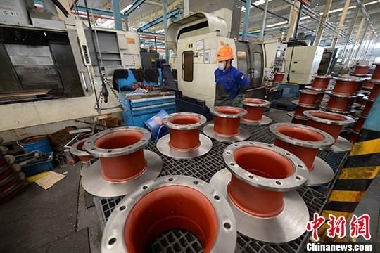 資料圖：工人正在生產(chǎn)。 <a target='_blank' href='http://www.chinanews.com/'>中新社</a>記者 王東明 攝
