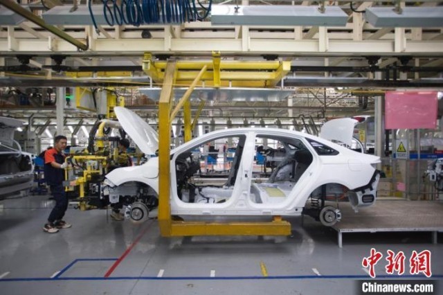 資料圖：汽車工廠生產(chǎn)線?！?jiān)?攝