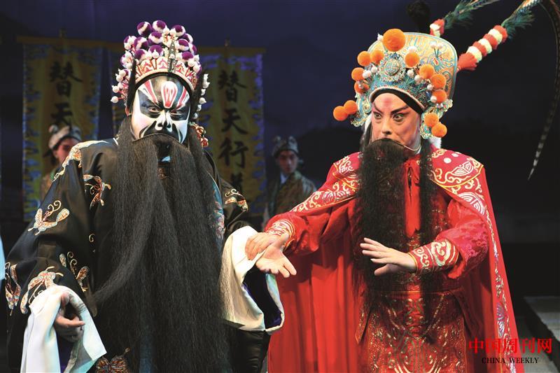 楊赤（左)在《風(fēng)雨杏黃旗》中飾演李逵.JPG