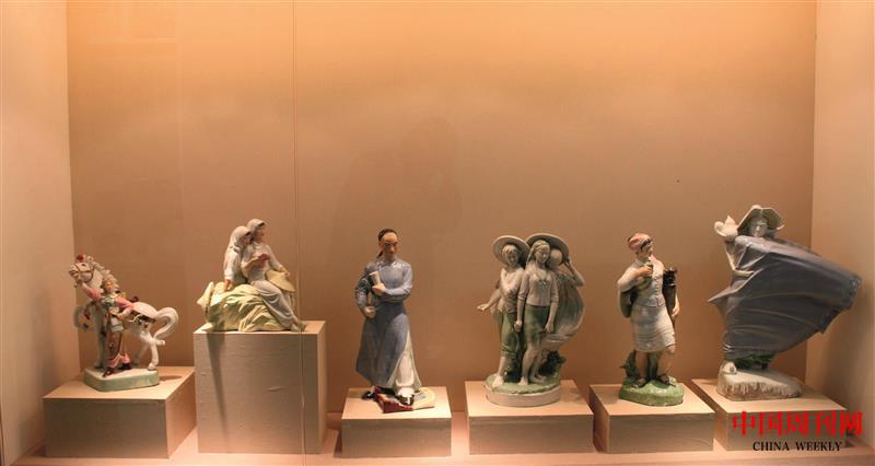 瓷雕展品.jpg 瓷雕展品.jpg