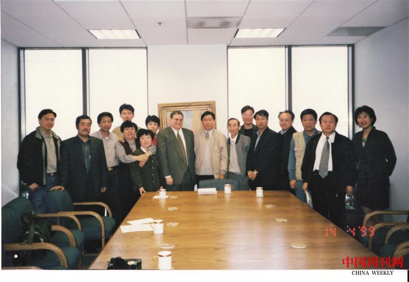 1999年，王士嶺在美國納斯達克學(xué)習(xí)二板市場運作（左三為王士嶺）.jpg