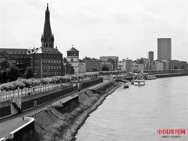 攝圖網(wǎng)_306892343_德國(guó)杜塞爾多夫全景Rhein河萊茵德國(guó)(企業(yè)商用).jpg
