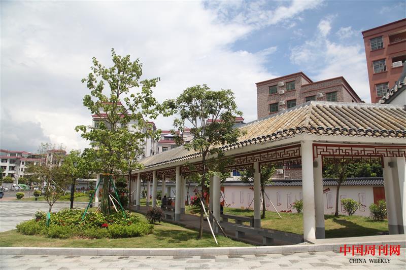油甘埔村休閑廣場(chǎng)長(zhǎng)廊.jpg